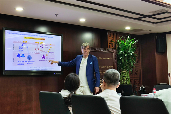 Professor Peter Wolf from the University of Graz, Austria Visits Xiyuan Hospital